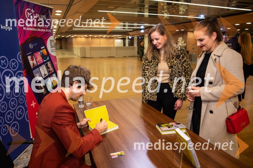  Aljoša Bagola, kreativni direktor, kolumnist, predavatelj in knjižni avtor;  ... ;  ... Aljoša Bagola, Ne! je moč, dogodek ob izidu knjige