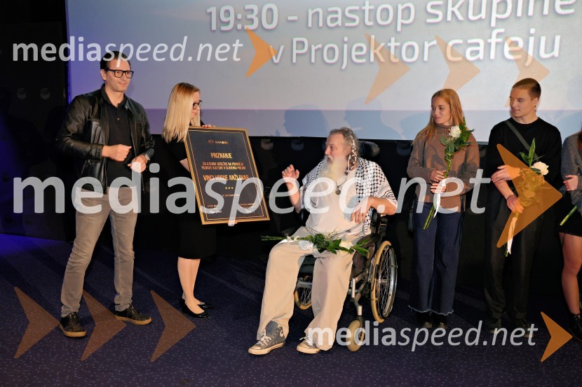  Stipe Jerić, direktor Maribox;  Ksenija Arzenšek, pomočnica direktorja MARIBOX;  Vinci Vogue Anžlovar, scenarist;  Ella Lapajne, igralka;  Svit ŠturbejTartinijev ključ, premiera filma v Mariboxu