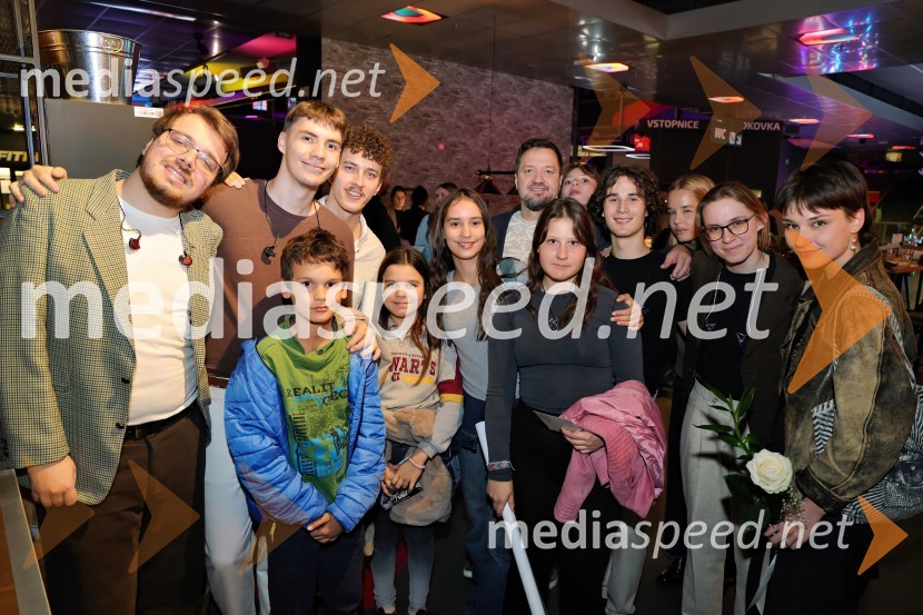  Žiga Žvižej, glasbena skupina LPS;  Filip Vidušin, glasbena skupina LPS;  ... ;  Martin Mutec, glasbena skupina LPS;  ... ;  ... ;  ... ;  ... ;  ... ;  ... ;  Katarina Samobor, vokal, skupina TabuTartinijev ključ, premiera filma v Mariboxu