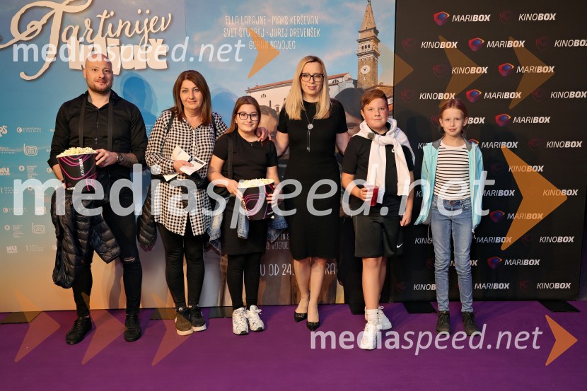  ... ;  ... ;  ... ;  Ksenija Arzenšek, pomočnica direktorja MARIBOX;  ... ;  ... Tartinijev ključ, premiera filma v Mariboxu