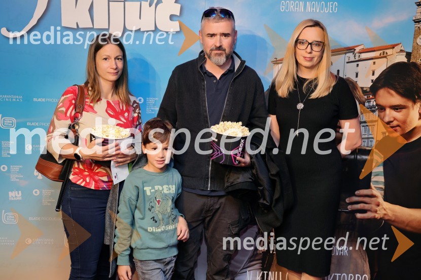  ... ;  ... ;  ... ;  Ksenija Arzenšek, pomočnica direktorja MARIBOXTartinijev ključ, premiera filma v Mariboxu