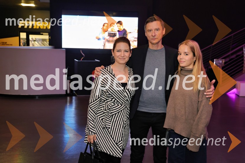  Karin Jurman Marn, PR filma Tarinijev ključ;  Zoran  Dževerdanović, producent;  Ella Lapajne, igralkaTartinijev ključ, premiera filma v Mariboxu