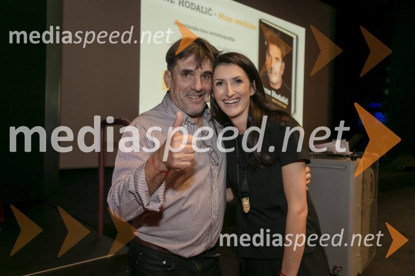  Arne Hodalič, fotograf;  ... Arne Hodalič: Moje svetlobe, moj svet,  predstavitev avtobiografije, Cankarjev dom