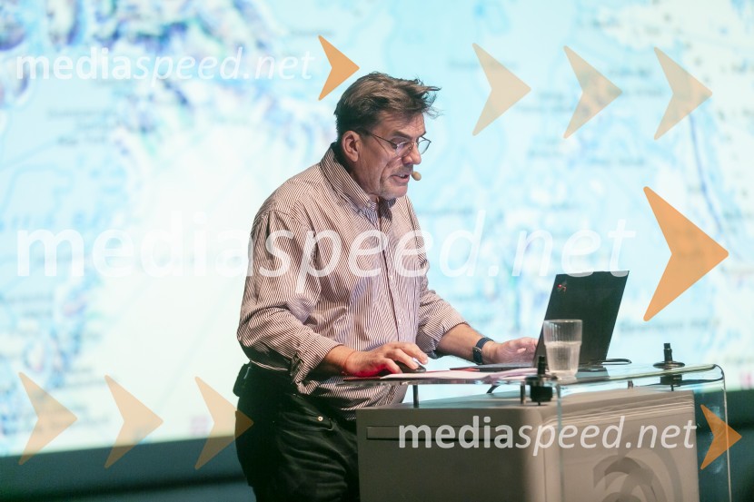  Arne Hodalič, fotografArne Hodalič: Moje svetlobe, moj svet,  predstavitev avtobiografije, Cankarjev dom