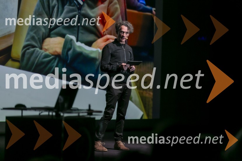  Jure Longyka, moderatorArne Hodalič: Moje svetlobe, moj svet,  predstavitev avtobiografije, Cankarjev dom