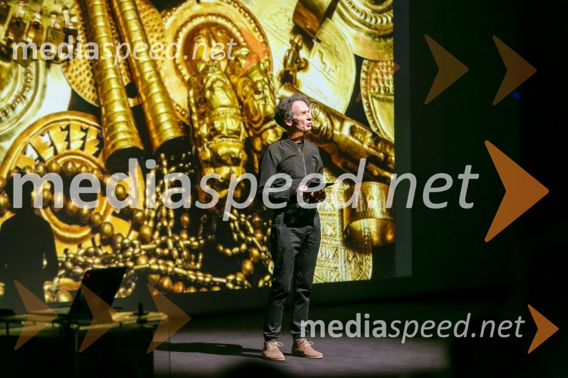  Jure Longyka, moderatorArne Hodalič: Moje svetlobe, moj svet,  predstavitev avtobiografije, Cankarjev dom