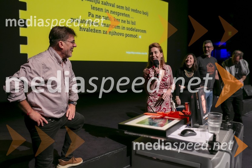  Arne Hodalič, fotograf;  ... Arne Hodalič: Moje svetlobe, moj svet,  predstavitev avtobiografije, Cankarjev dom