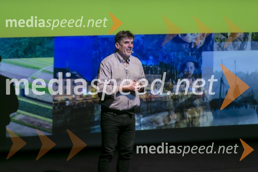  Arne Hodalič, fotografArne Hodalič: Moje svetlobe, moj svet,  predstavitev avtobiografije, Cankarjev dom