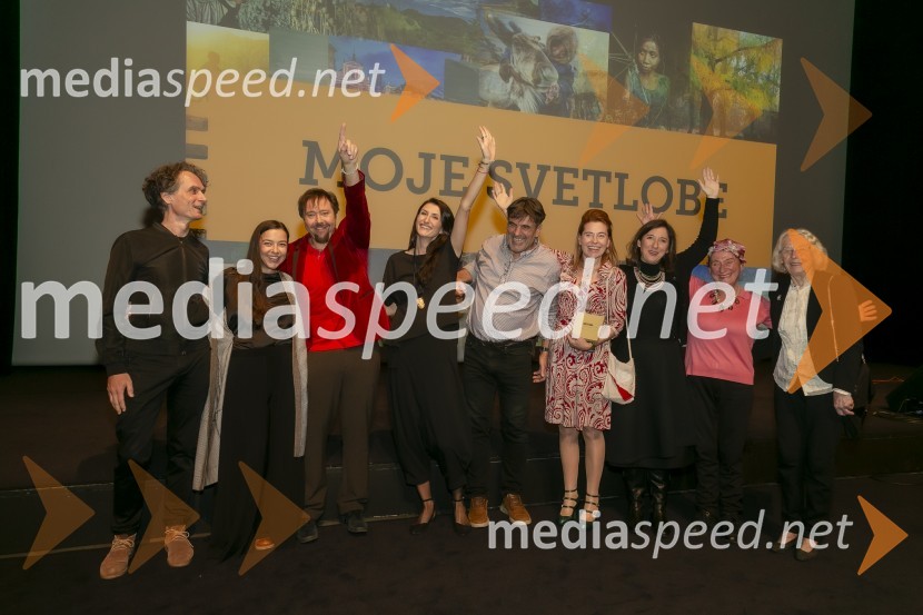  Jure Longyka, moderator;  ... ;  ... ;  ... ;  Arne Hodalič, fotograf;  ... ;  ... ;  ... ;  ... Arne Hodalič: Moje svetlobe, moj svet,  predstavitev avtobiografije, Cankarjev dom