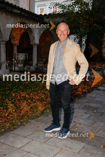  Miran Stanovnik, motorist, nekdanji župan Občine Log - Dragomer, voditelj oddaje Survivor Slovesnost ob obeležitvi življenjskega jubileja Antona Fornezzija Tofa