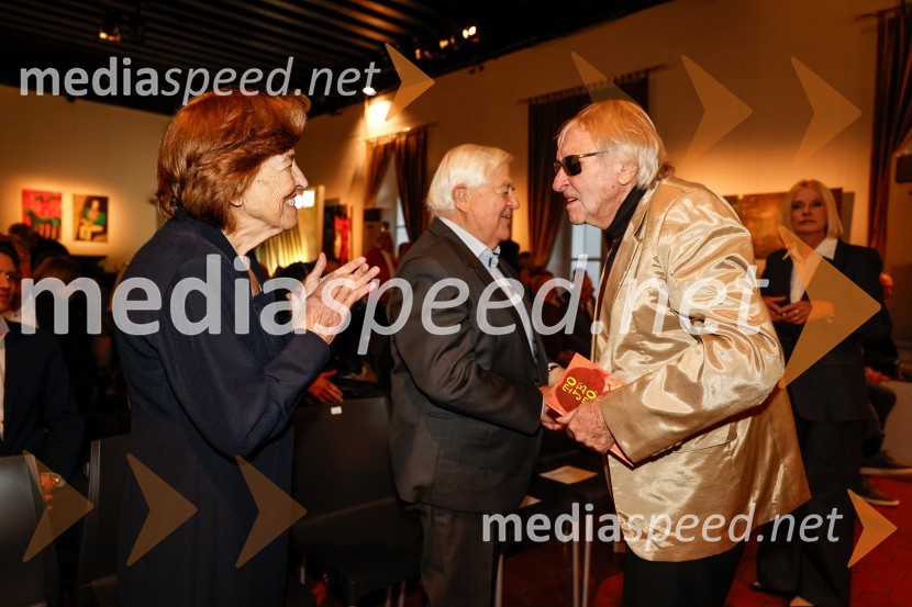  Štefka Kučan;  Milan Kučan, nekdanji predsednik Republike Slovenije;  Tone Fornezzi - Tof, novinarSlovesnost ob obeležitvi življenjskega jubileja Antona Fornezzija Tofa