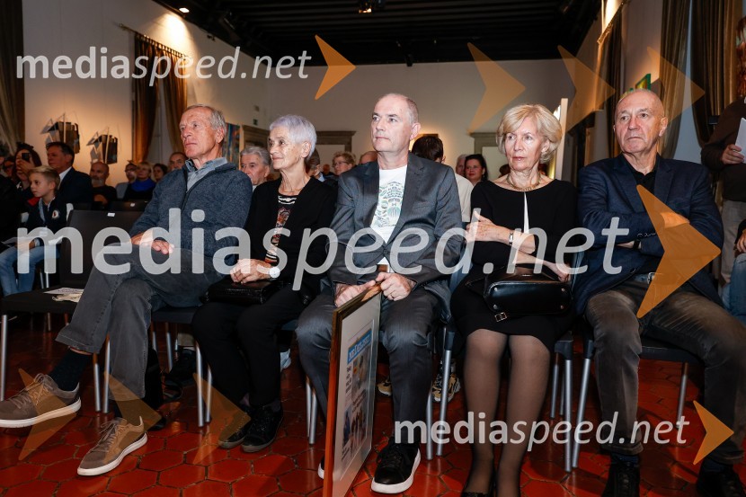  Janez Čadež, nekdanji generalni direktor RTV SLO;  ... ;  Boštjan  Istenič, namestnik odgovorne urednice Nedeljskega dnevnika; dr. Majda Dolničar, hematoonkologinja;  Janez DolničarSlovesnost ob obeležitvi življenjskega jubileja Antona Fornezzija Tofa