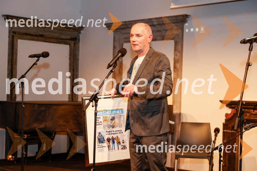  Boštjan  Istenič, namestnik odgovorne urednice Nedeljskega dnevnikaSlovesnost ob obeležitvi življenjskega jubileja Antona Fornezzija Tofa