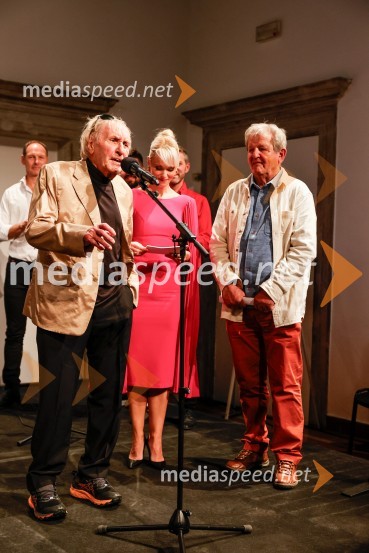  Tone Fornezzi - Tof, novinar;  Pia Pustovrh, voditeljica;  Tone GogalaSlovesnost ob obeležitvi življenjskega jubileja Antona Fornezzija Tofa