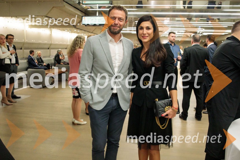  ... ;  Sanja Savič, PwC SlovenijaZlata gazela Slovenije 2024 je podjetje Hyla