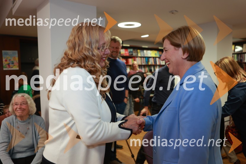  Bojana Fende Habula, avtorica;  Ljudmila Novak, evropska poslanka, nekdanja predsednica NSiPredstavitev pravljice Deklica, ki je poletela z mirom in srečanje s smučarsko skakalko Emo Klinec