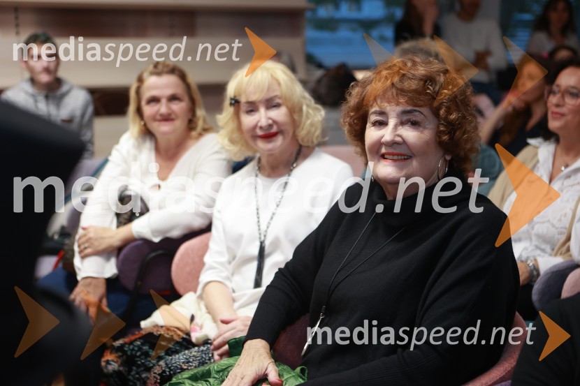 Predstavitev pravljice Deklica, ki je poletela z mirom in srečanje s smučarsko skakalko Emo Klinec