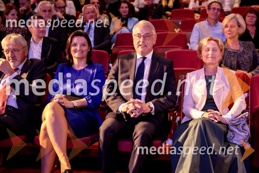  Tatjana Tanackovič, odgovorna urednica, Nedeljski dnevnik;  Matjaž Han, minister za gospodarstvo, turizem in šport;  ... Zlata gazela Slovenije 2024 je podjetje Hyla