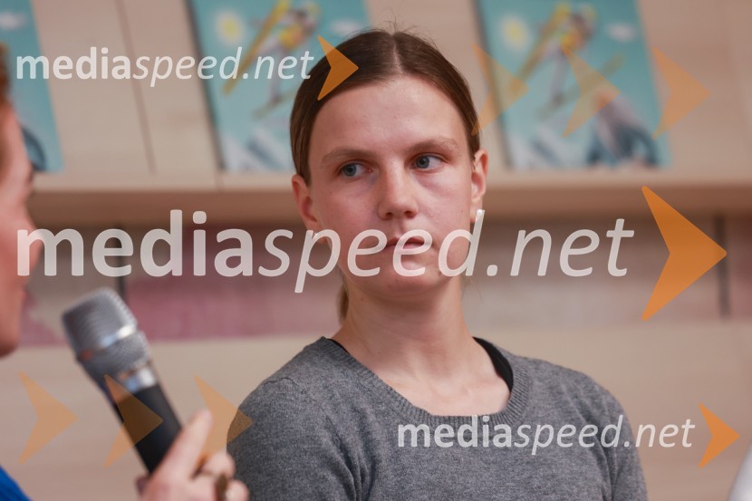  Ema  Klinec, smučarska skakalkaPredstavitev pravljice Deklica, ki je poletela z mirom in srečanje s smučarsko skakalko Emo Klinec