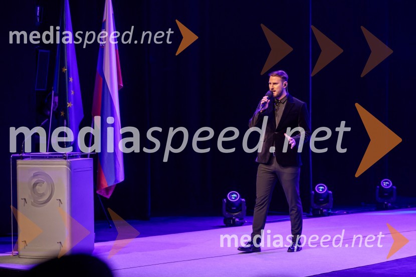  Gregor Ravnik, pevecZlata gazela Slovenije 2024 je podjetje Hyla