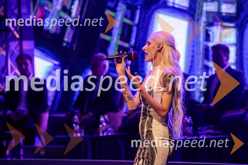  Sara Briški Cirman - Raiven, pevka, harfistkaZlata gazela Slovenije 2024 je podjetje Hyla