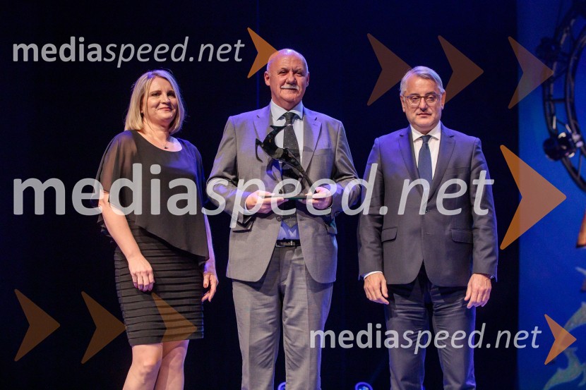  ... ;  Tomo Kres, Trgograd, srebrna gazela 2024;  Matjaž Han, minister za gospodarstvo, turizem in športZlata gazela Slovenije 2024 je podjetje Hyla