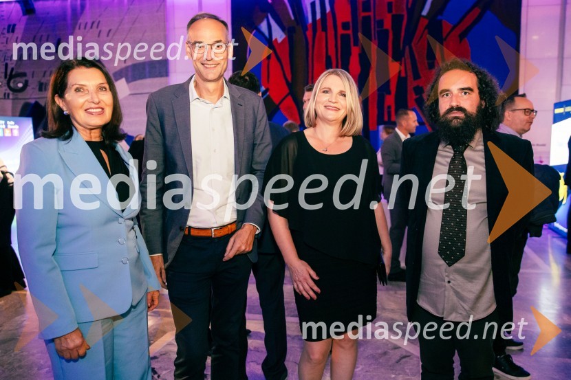 mag. Breda Pečovnik, direktorica kongresno komercialne dejavnosti Cankarjev dom;  ... ;  ... ;   Jure Novak, generalni direktor, Cankarjev domZlata gazela Slovenije 2024 je podjetje Hyla