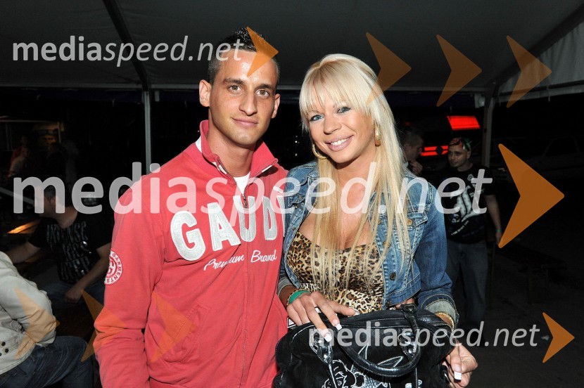 Urška Čepin, pevka in njen fant Danilo StrgarVransko summer night 2009