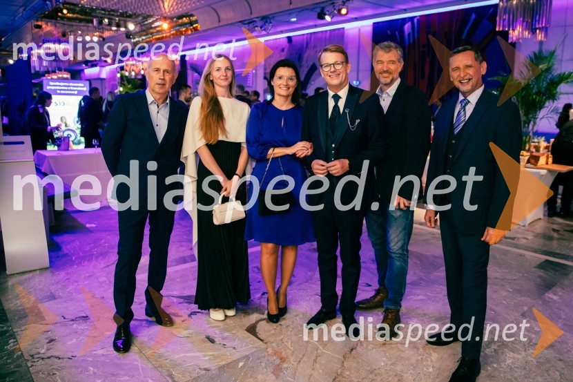  Bojan  Petan,  direktor družbe, Dnevnik Mediji;  Mirha Demic;  Tatjana Tanackovič, odgovorna urednica, Nedeljski dnevnik;  Antiša Korljan, v.d. odgovornega urednika Primorske novice;  Andrej  Stražišar, scenograf, Teater d.o.o.;  Miran Lesjak, odgovorni urednik, DnevnikZlata gazela Slovenije 2024 je podjetje Hyla