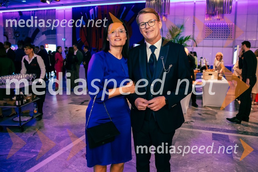  Tatjana Tanackovič, odgovorna urednica, Nedeljski dnevnik;  Antiša Korljan, v.d. odgovornega urednika Primorske noviceZlata gazela Slovenije 2024 je podjetje Hyla