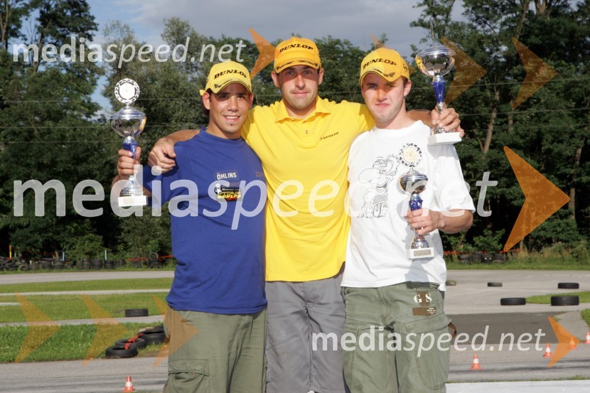 Iz leve: 2.mesto Uroš Nastran, zmagovalec Marko Škarja in 3.mesto Miha BarleHIROSTNI MOTOCIKLIZEM, DP 4 - SUPERMOTO