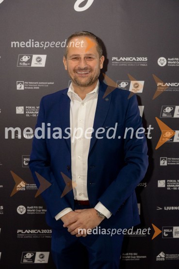  Tomaž Šušteršič, generalni sekretar organizacijskega komiteja PlanicaSvečana prireditev ob začetku prodaje vstopnic za tekme FIS in IBU svetovnega pokala