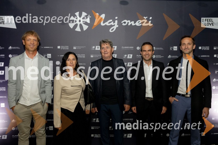  Gorazd  Pogorelčnik, vodja panoge skoki in nordijska kombinacija;  ... ;  Borut Meh, predsednik smučarskih skokov in nordijske kombinacije;  Jernej Damjan, nekdanji smučarski skakalec;  Sašo Bertoncelj, telovadecSvečana prireditev ob začetku prodaje vstopnic za tekme FIS in IBU svetovnega pokala