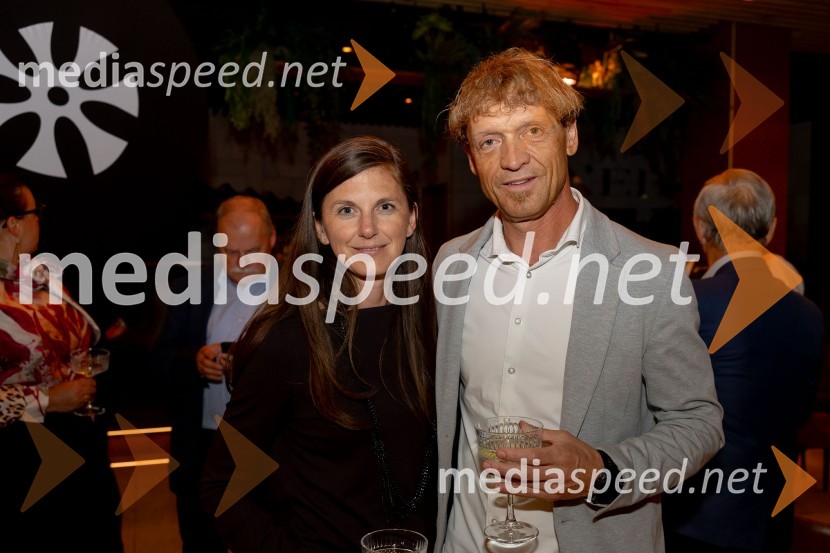  Melanja Korošec, podpredsednica SZS, podpredsednica skupine KJK Sports;  Gorazd  Pogorelčnik, vodja panoge skoki in nordijska kombinacijaSvečana prireditev ob začetku prodaje vstopnic za tekme FIS in IBU svetovnega pokala