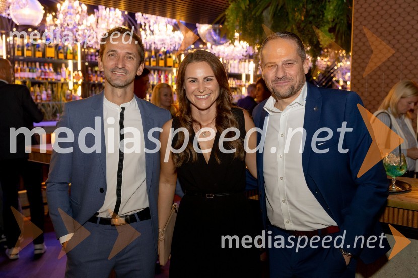  Sašo Bertoncelj, telovadec;  Nuša Rakovec, Zavod SLOSKI;  Tomaž Šušteršič, generalni sekretar organizacijskega komiteja PlanicaSvečana prireditev ob začetku prodaje vstopnic za tekme FIS in IBU svetovnega pokala