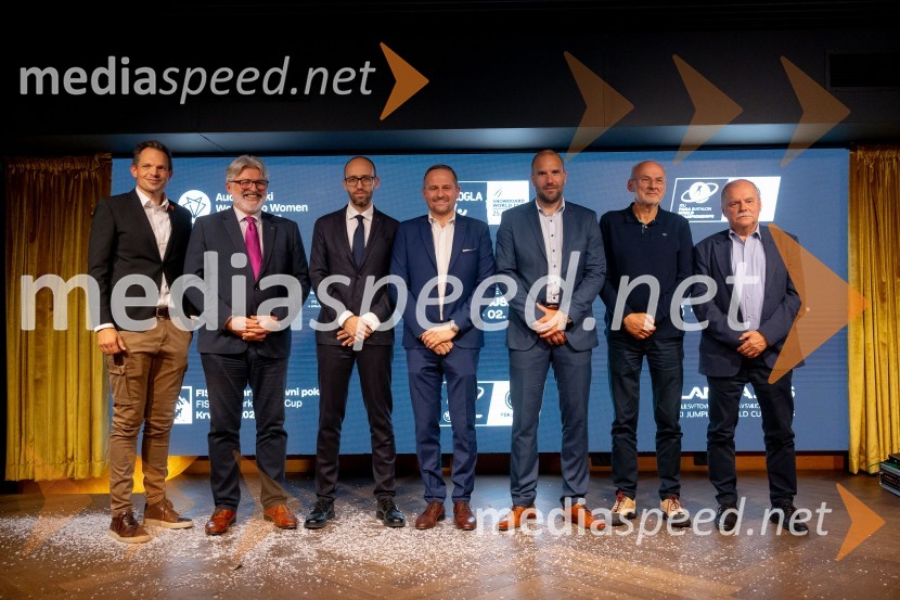  Žiga FIšer, Britansko-slovenska gospodarska zbornica;  Roman Jakič, nekdanji slovenski obrambni minister; vodja reprezentance, Smučanje invalidov;  Luka Steiner, predsednik, Smučarska zveza Slovenije;  Tomaž Šušteršič, generalni sekretar organizacijskega komiteja Planica;  Uroš Zupan, direktor, Smučarska zveza Slovenije ;  Jelko Kacin, politik;  Rajko Pintar, predsednik Organizacijskega komiteja tekme za svetovni pokal v smučarskih skokih za ženske - LjubnoSvečana prireditev ob začetku prodaje vstopnic za tekme FIS in IBU svetovnega pokala