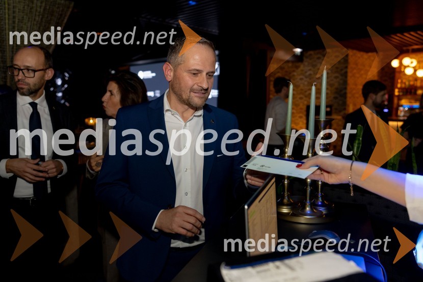  Tomaž Šušteršič, generalni sekretar organizacijskega komiteja PlanicaSvečana prireditev ob začetku prodaje vstopnic za tekme FIS in IBU svetovnega pokala