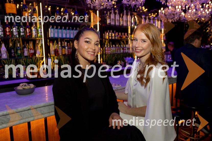  Tamia Šeme, cirkuška umetnica;  Klara Eva KukovičičSvečana prireditev ob začetku prodaje vstopnic za tekme FIS in IBU svetovnega pokala