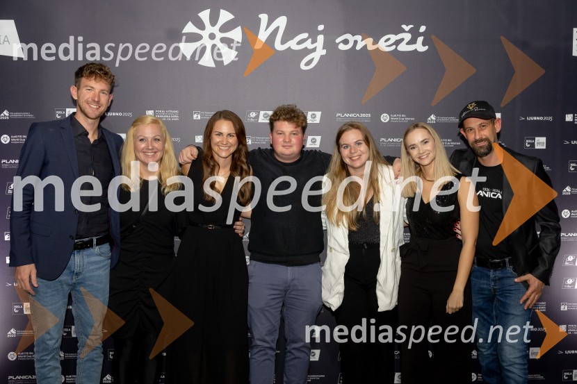  ... ;  ... ;  Nuša Rakovec, Zavod SLOSKI;  ... ;  Kaja Vrhovnik;  Janja Junež;  ... Svečana prireditev ob začetku prodaje vstopnic za tekme FIS in IBU svetovnega pokala