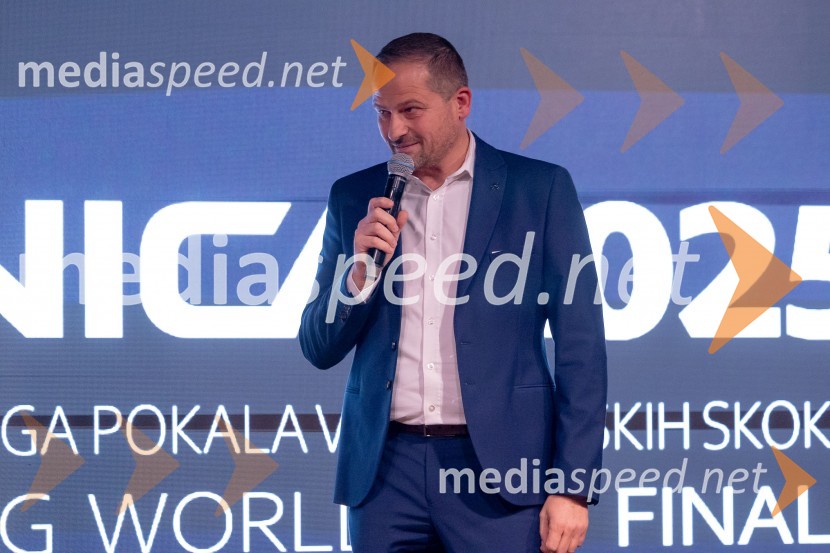  Tomaž Šušteršič, generalni sekretar organizacijskega komiteja PlanicaSvečana prireditev ob začetku prodaje vstopnic za tekme FIS in IBU svetovnega pokala