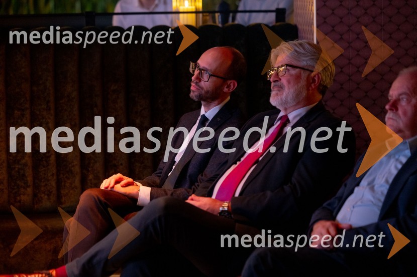  Luka Steiner, predsednik, Smučarska zveza Slovenije;  Roman  Jakič, nekdanji minister za obrambo, predsednik sveta Stranke Alenke Bratušek Svečana prireditev ob začetku prodaje vstopnic za tekme FIS in IBU svetovnega pokala