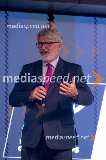  Roman Jakič, nekdanji slovenski obrambni minister; vodja reprezentance, Smučanje invalidovSvečana prireditev ob začetku prodaje vstopnic za tekme FIS in IBU svetovnega pokala