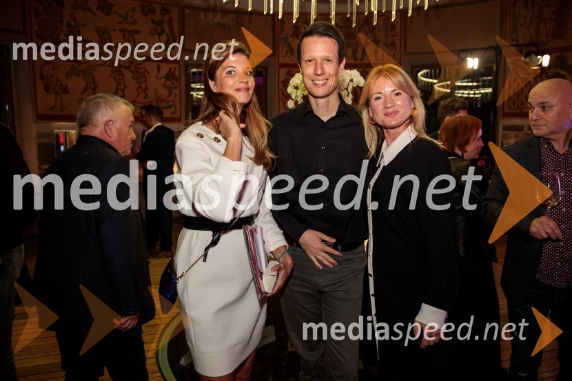  ... ;  ... ;  Metka  Kejžar, direktorica, DigiTalk d.o.o.Pelinkovec Ultimus, predstavitev najnovejše grenčice na trgu