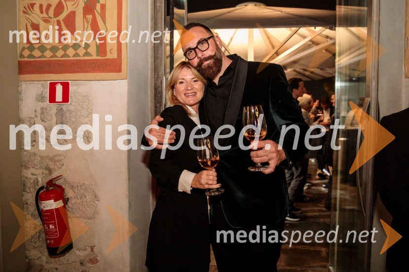  Metka Kejžar, direktorica, Digitalk d.o.o.;  Maksimiljan Kadivec, glavni enolog in direktor proizvodnje Ptujska kletPelinkovec Ultimus, predstavitev najnovejše grenčice na trgu