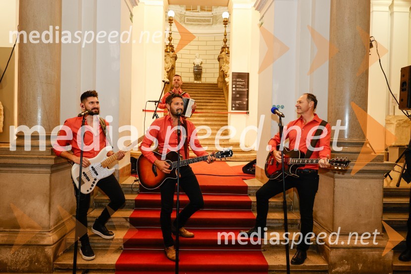  Miha Novak, skupina Čuki;  Jernej Tozon, pevec, skupina Čuki;  Jože Potrebuješ, skupina ČukiVsega je kriva Luna, odprtje razstave v Prirodoslovnem muzeju Slovenije