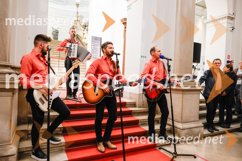  Miha Novak, skupina Čuki;  Matjaž Končan, skupina Čuki;  Jernej Tozon, pevec, skupina Čuki;  Jože Potrebuješ, skupina ČukiVsega je kriva Luna, odprtje razstave v Prirodoslovnem muzeju Slovenije