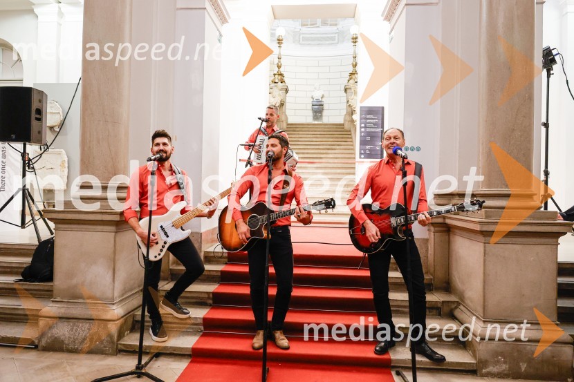  Miha Novak, skupina Čuki;  Jernej Tozon, pevec, skupina Čuki;  Matjaž Končan, skupina Čuki;  Jože Potrebuješ, skupina ČukiVsega je kriva Luna, odprtje razstave v Prirodoslovnem muzeju Slovenije