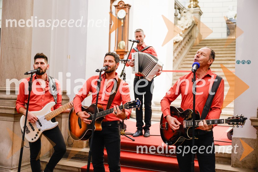  Miha Novak, skupina Čuki;  Jernej Tozon, pevec, skupina Čuki;  Matjaž Končan, skupina Čuki;  Jože Potrebuješ, skupina ČukiVsega je kriva Luna, odprtje razstave v Prirodoslovnem muzeju Slovenije