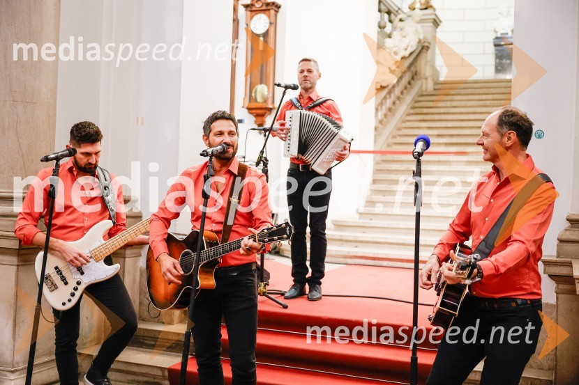  Miha Novak, skupina Čuki;  Jernej Tozon, pevec, skupina Čuki;  Matjaž Končan, skupina Čuki;  Jože Potrebuješ, skupina ČukiVsega je kriva Luna, odprtje razstave v Prirodoslovnem muzeju Slovenije