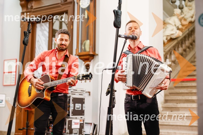  Jernej Tozon, pevec, skupina Čuki;  Matjaž Končan, skupina ČukiVsega je kriva Luna, odprtje razstave v Prirodoslovnem muzeju Slovenije